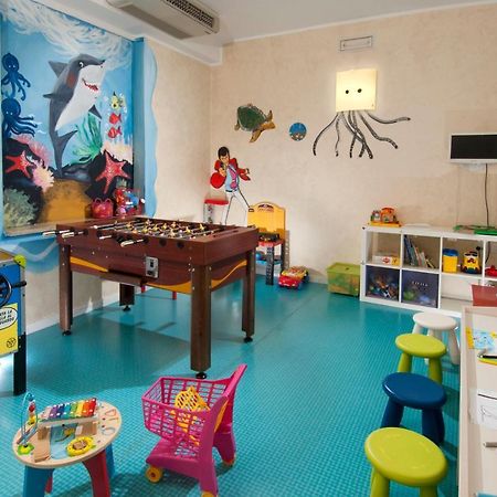 Hotel Prestige Cattolica Luaran gambar