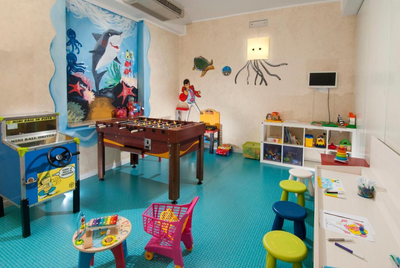 Hotel Prestige Cattolica Luaran gambar