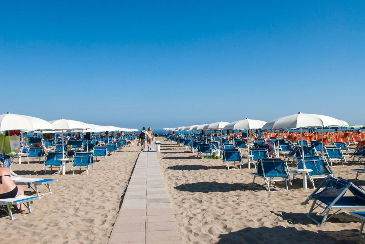 Hotel Prestige Cattolica Luaran gambar