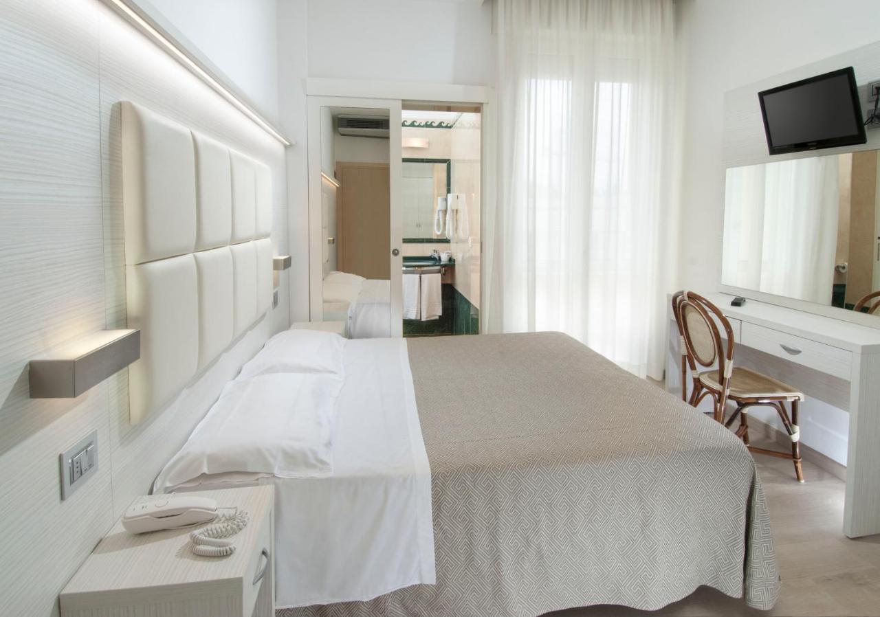 Hotel Prestige Cattolica Luaran gambar