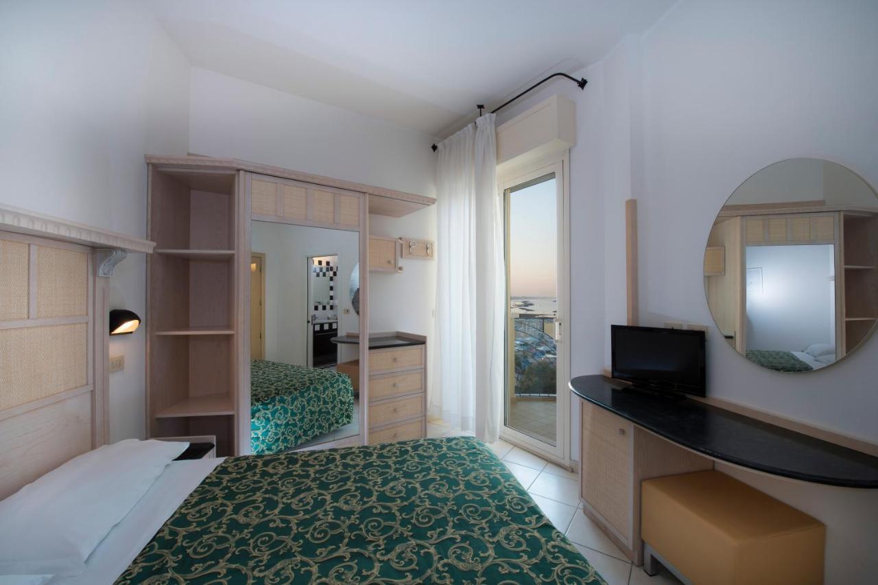 Hotel Prestige Cattolica Luaran gambar
