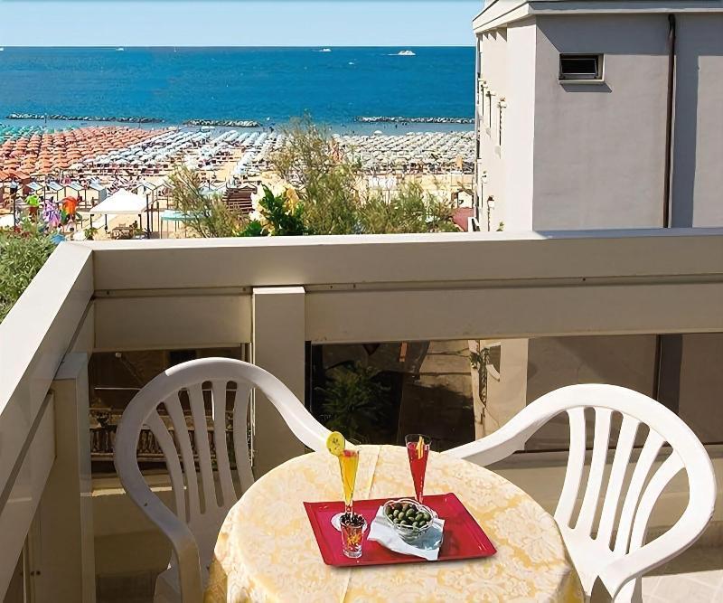 Hotel Prestige Cattolica Luaran gambar