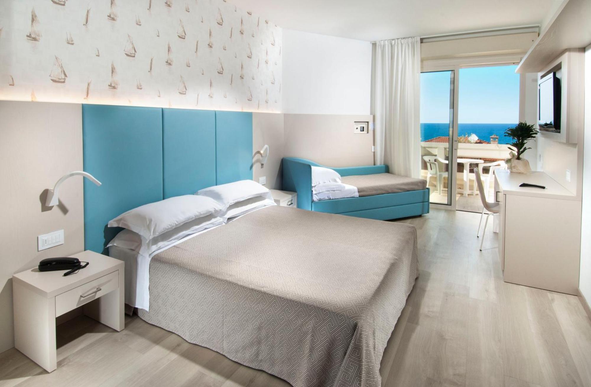 Hotel Prestige Cattolica Luaran gambar