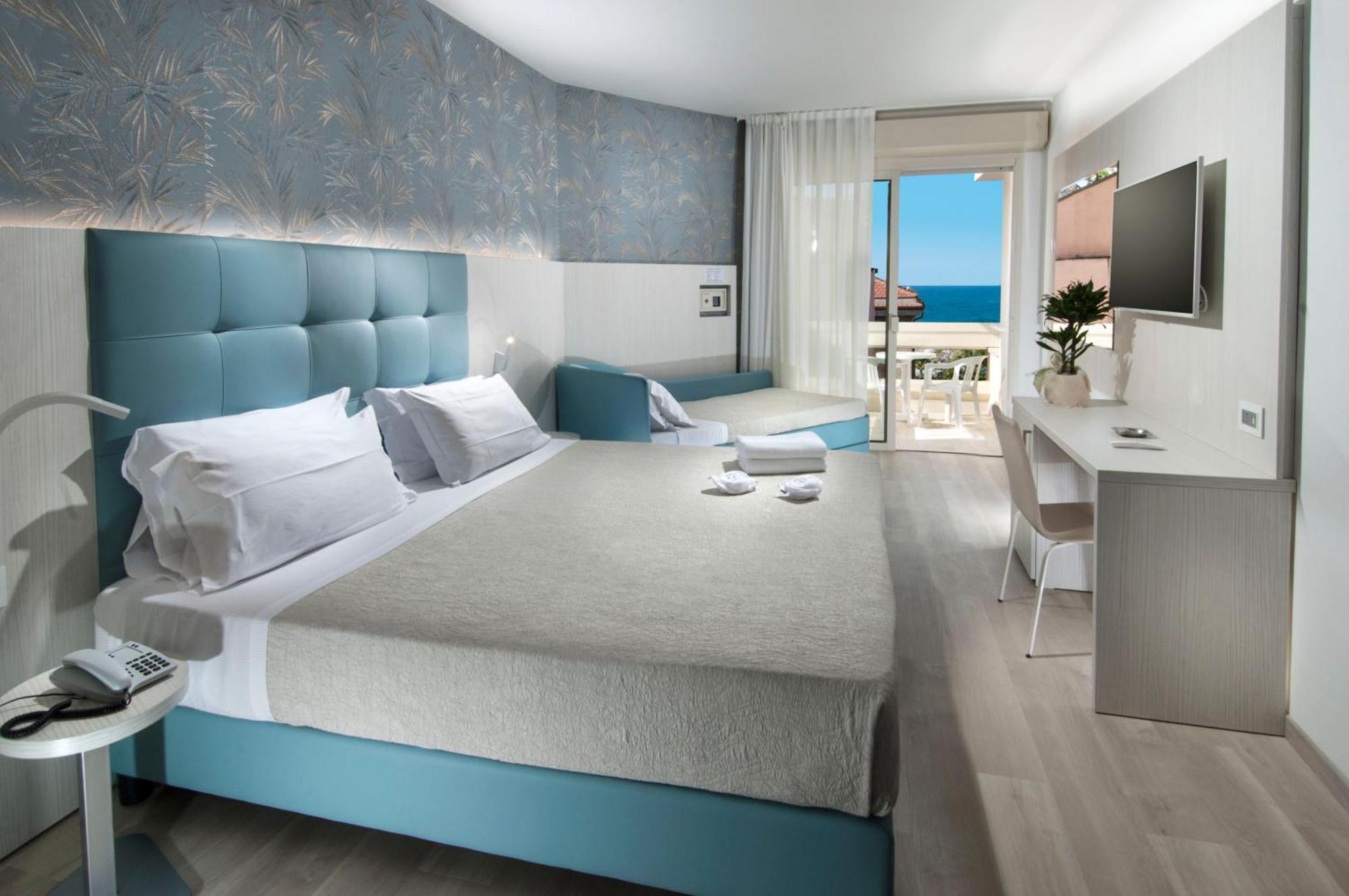 Hotel Prestige Cattolica Luaran gambar