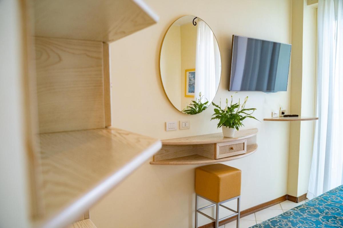 Hotel Prestige Cattolica Luaran gambar