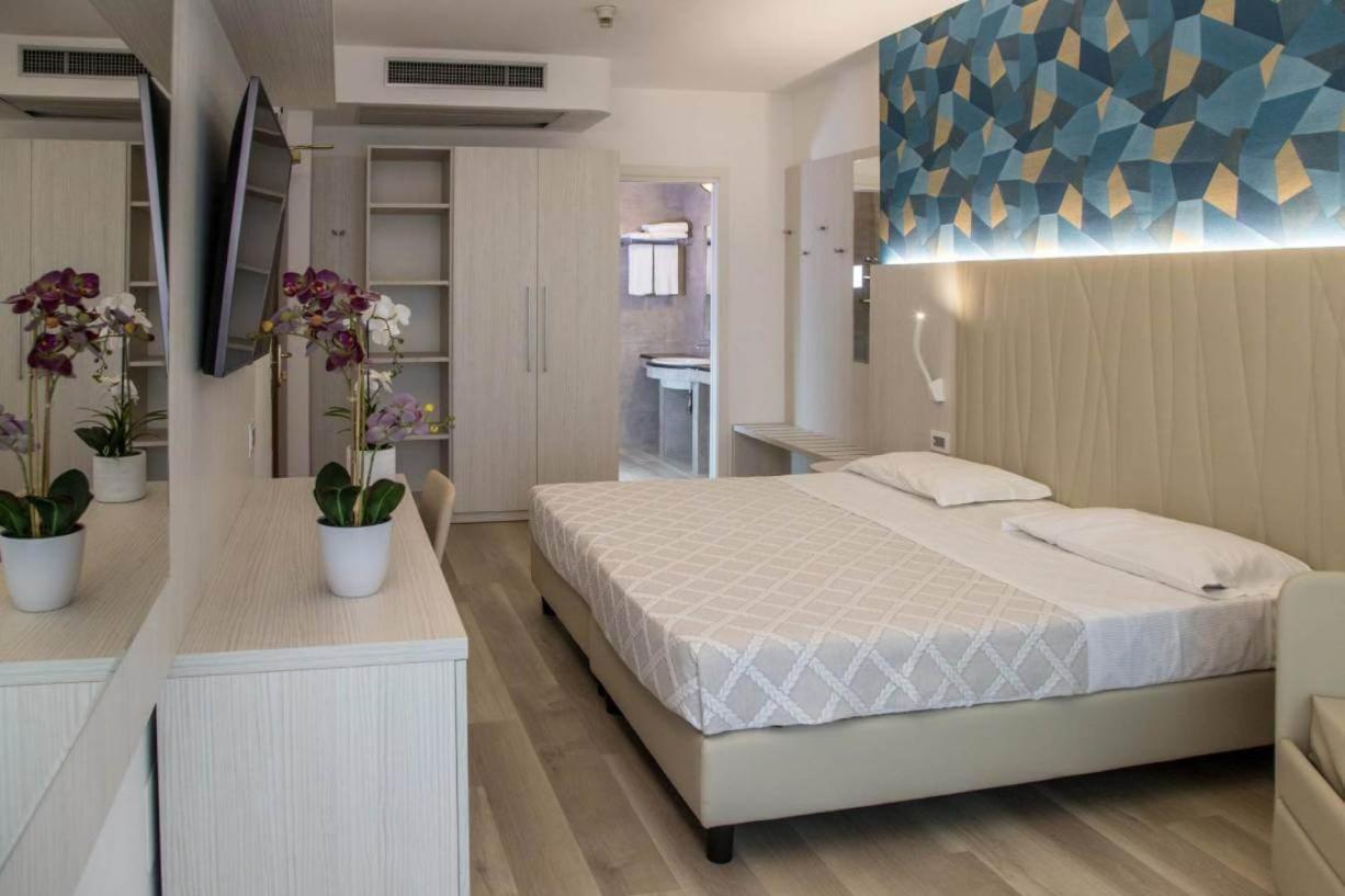 Hotel Prestige Cattolica Luaran gambar