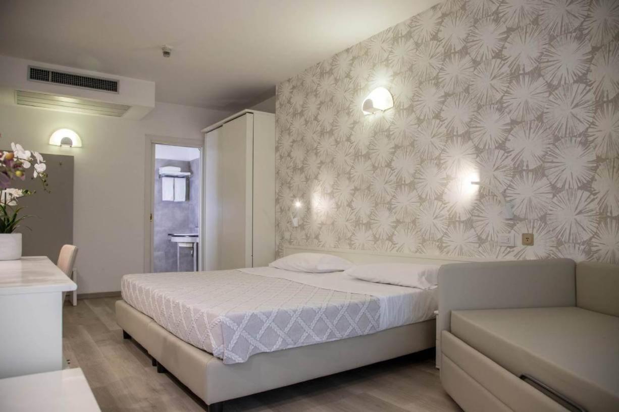 Hotel Prestige Cattolica Luaran gambar