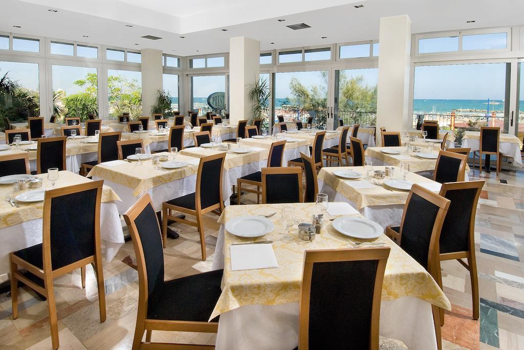 Hotel Prestige Cattolica Luaran gambar