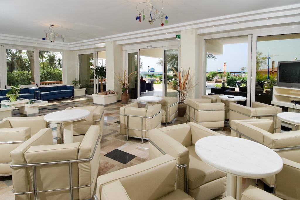 Hotel Prestige Cattolica Luaran gambar