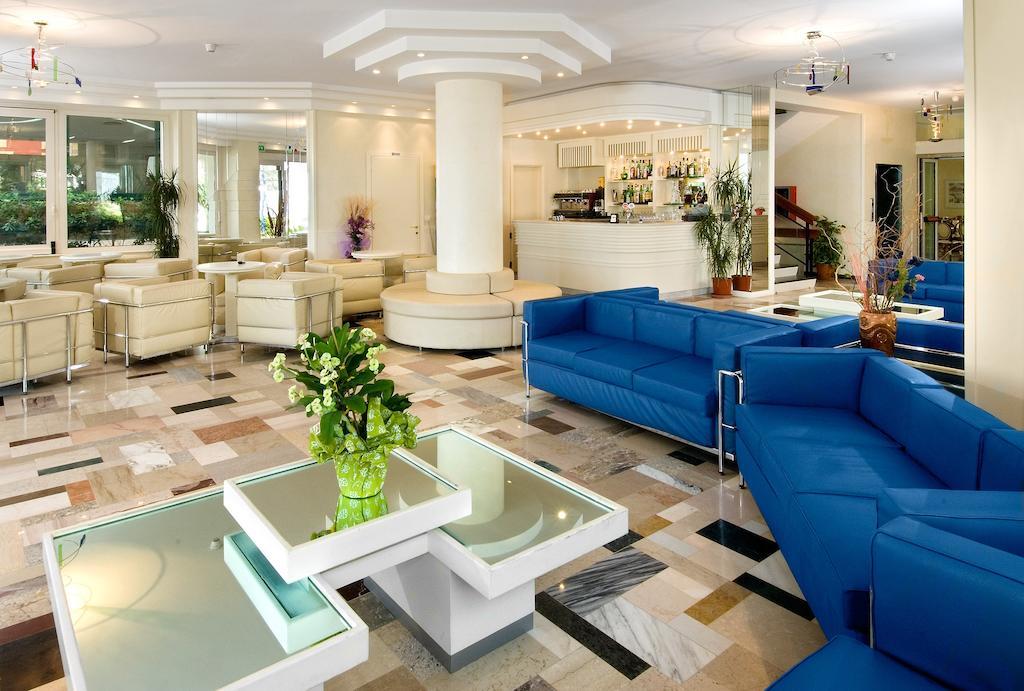 Hotel Prestige Cattolica Luaran gambar