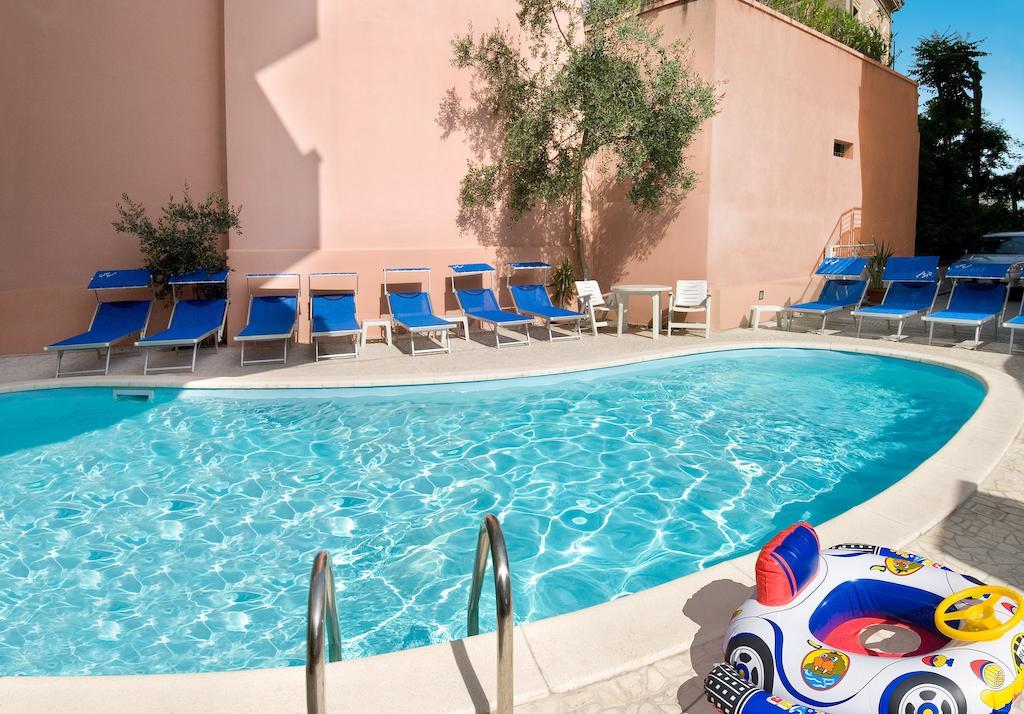 Hotel Prestige Cattolica Luaran gambar