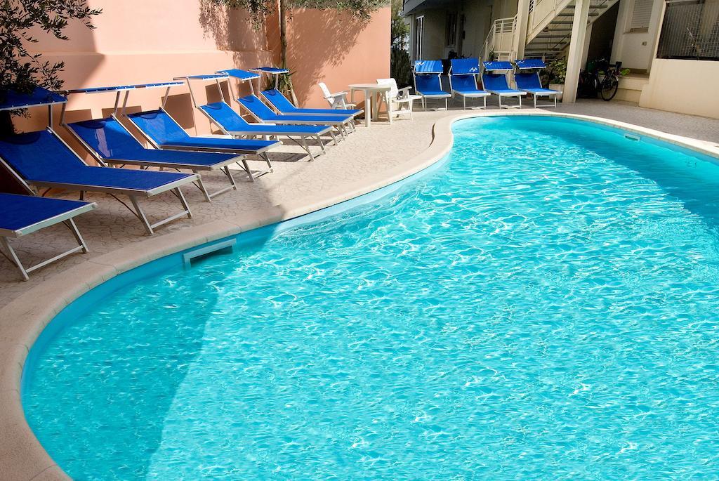 Hotel Prestige Cattolica Luaran gambar